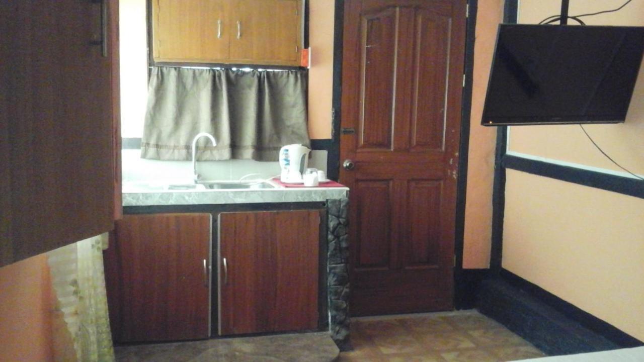 Larmar Bed And Breakfast بويرتو برينسيسا الغرفة الصورة