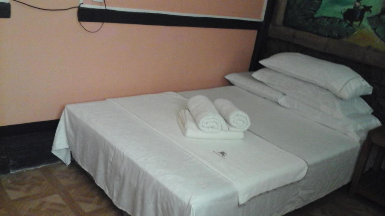 Larmar Bed And Breakfast بويرتو برينسيسا الغرفة الصورة